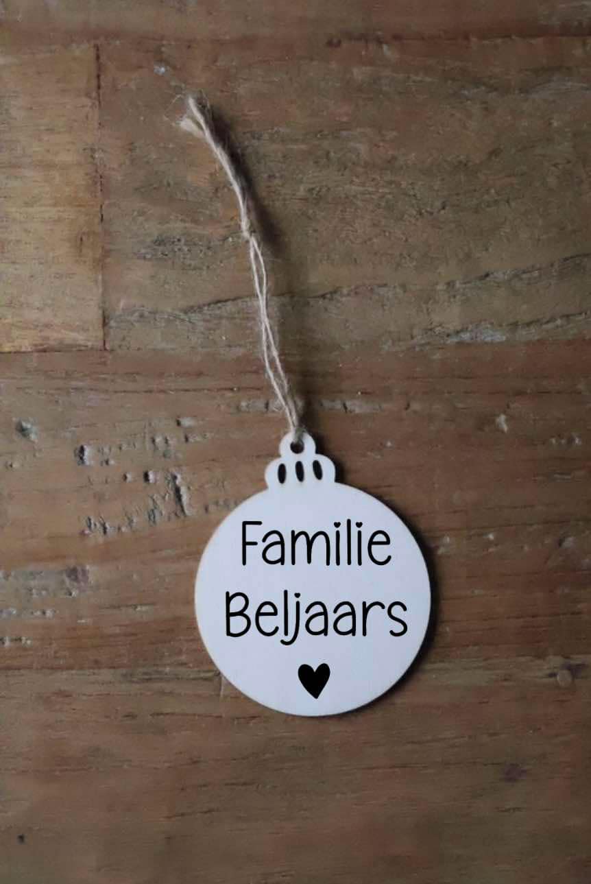 Houten kerstbal 'achternaam'