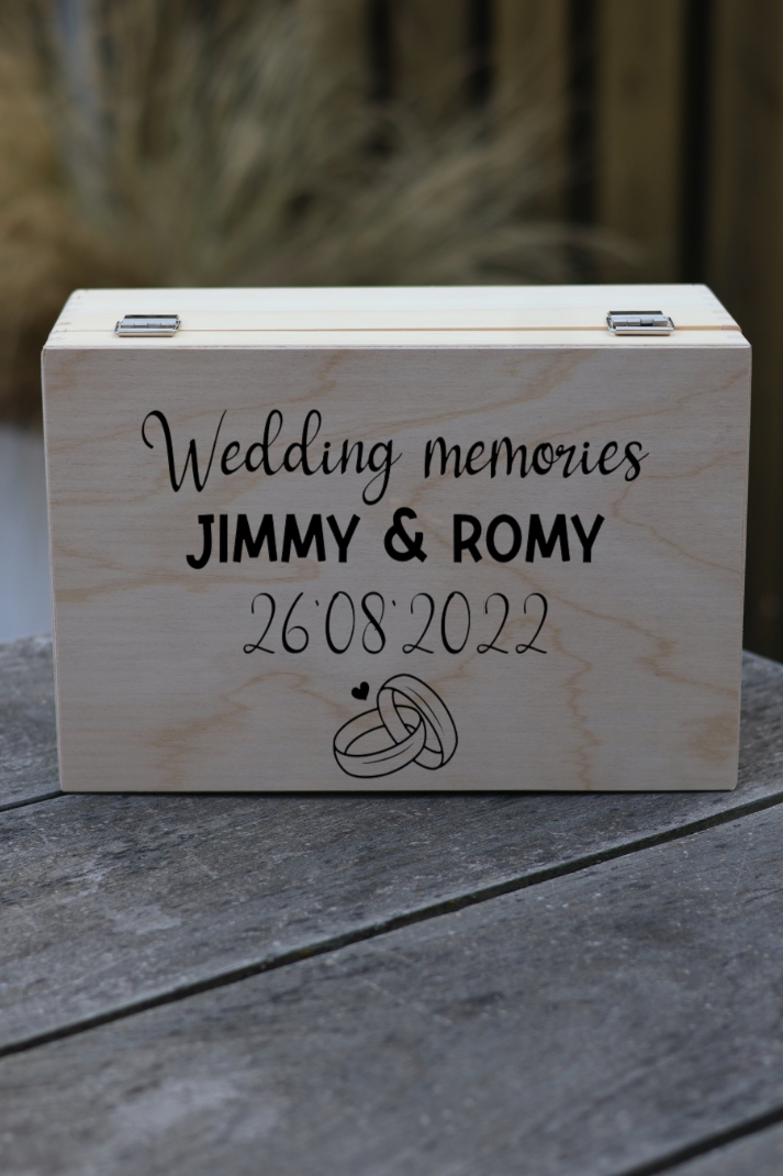 Houten memorybox bruiloft met namen