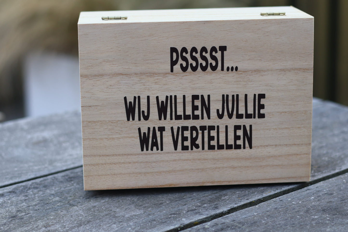 Houten kistje zwangerschaps aankondiging
