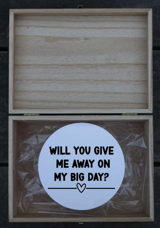 Houten kistje 'will you give me away on my big day'