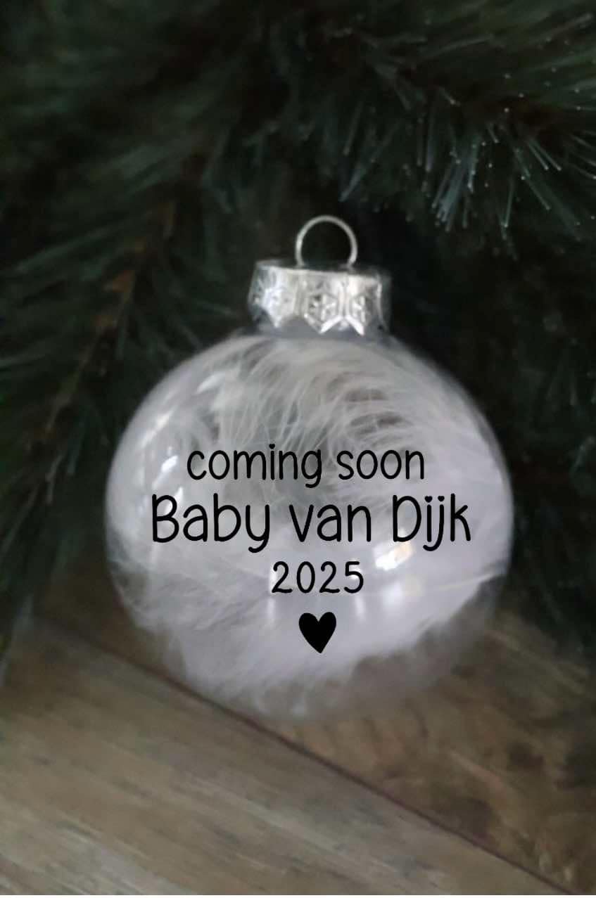 Transparante kerstbal 'coming soon baby'
