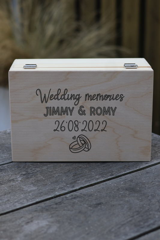 Houten memorybox bruiloft met achternaam
