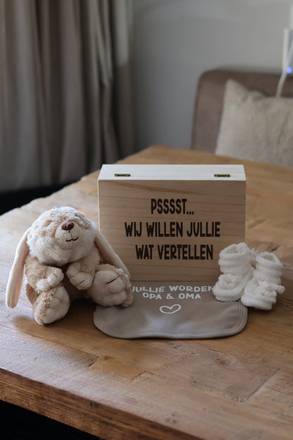 Houten kistje zwangerschaps aankondiging