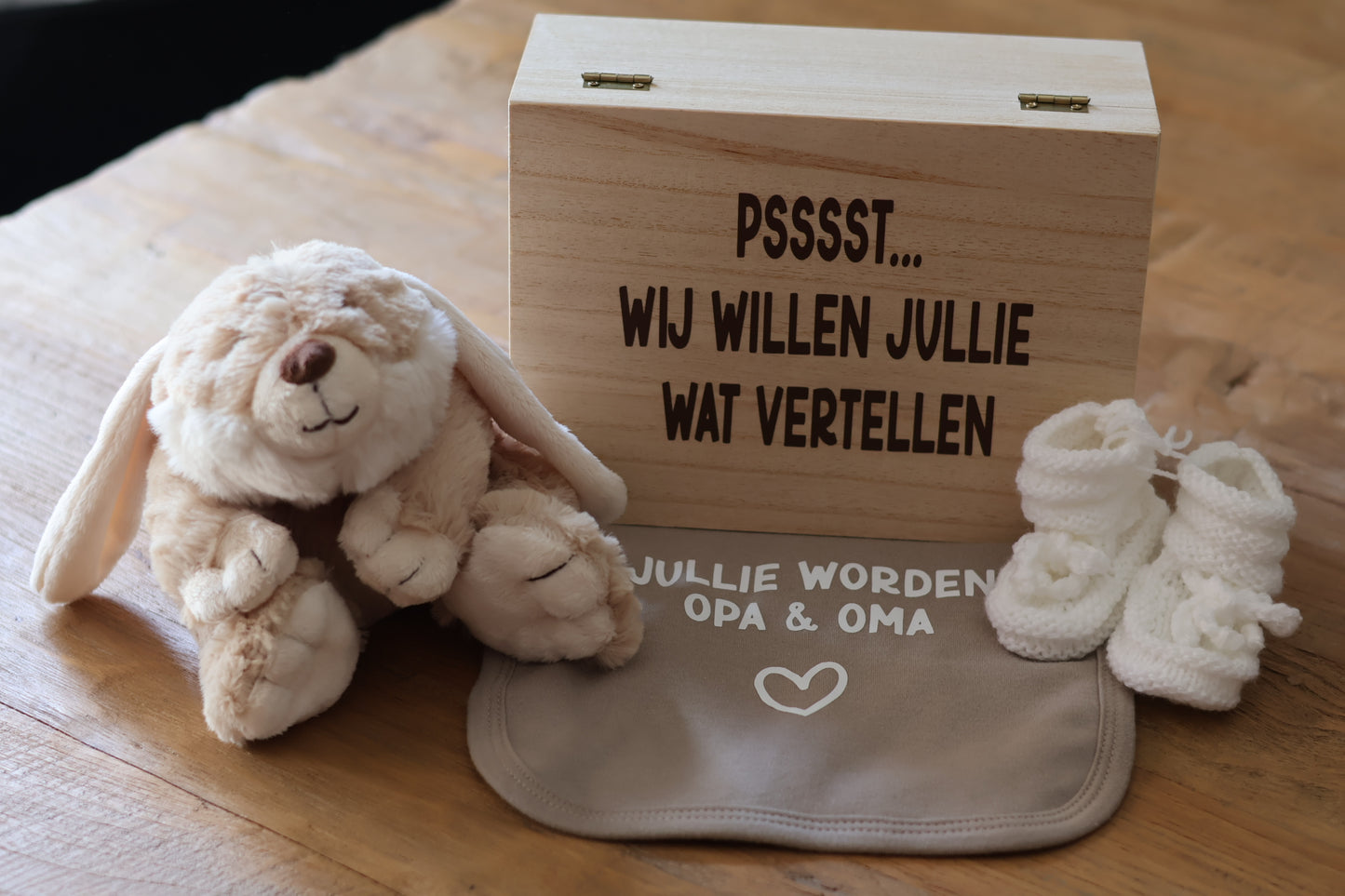 Houten kistje zwangerschaps aankondiging