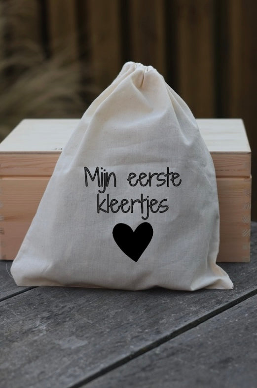 Bewaarzakje katoen 'Mijn eerste kleertjes'