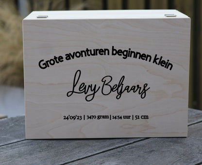 Houten memorybox geboorte grote avonturen beginnen klein