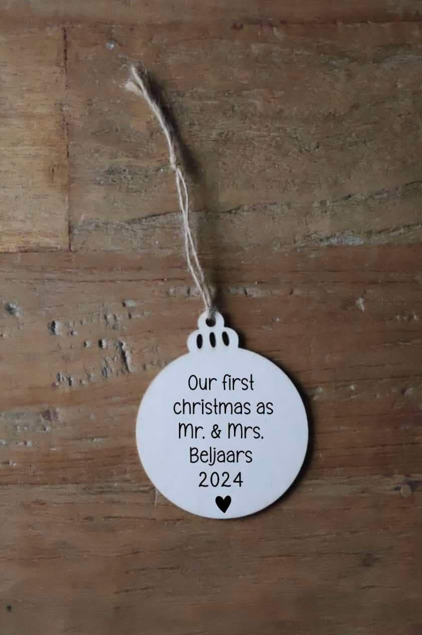 Houten kerstbal 'first mr&mrs'